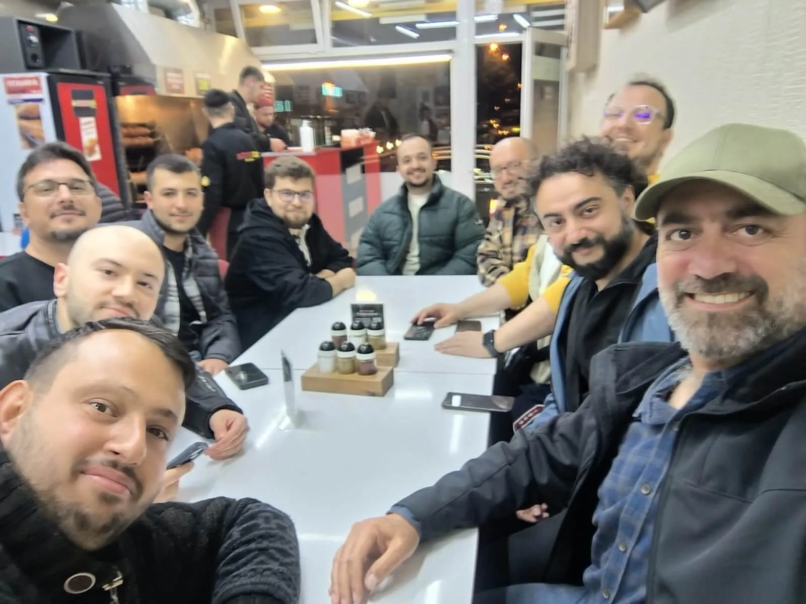 Yemek masasından bir kare.